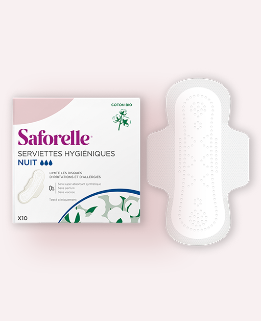 Boîte Saforelle de serviettes hygiéniques nuit avec serviette à côté, protection intime