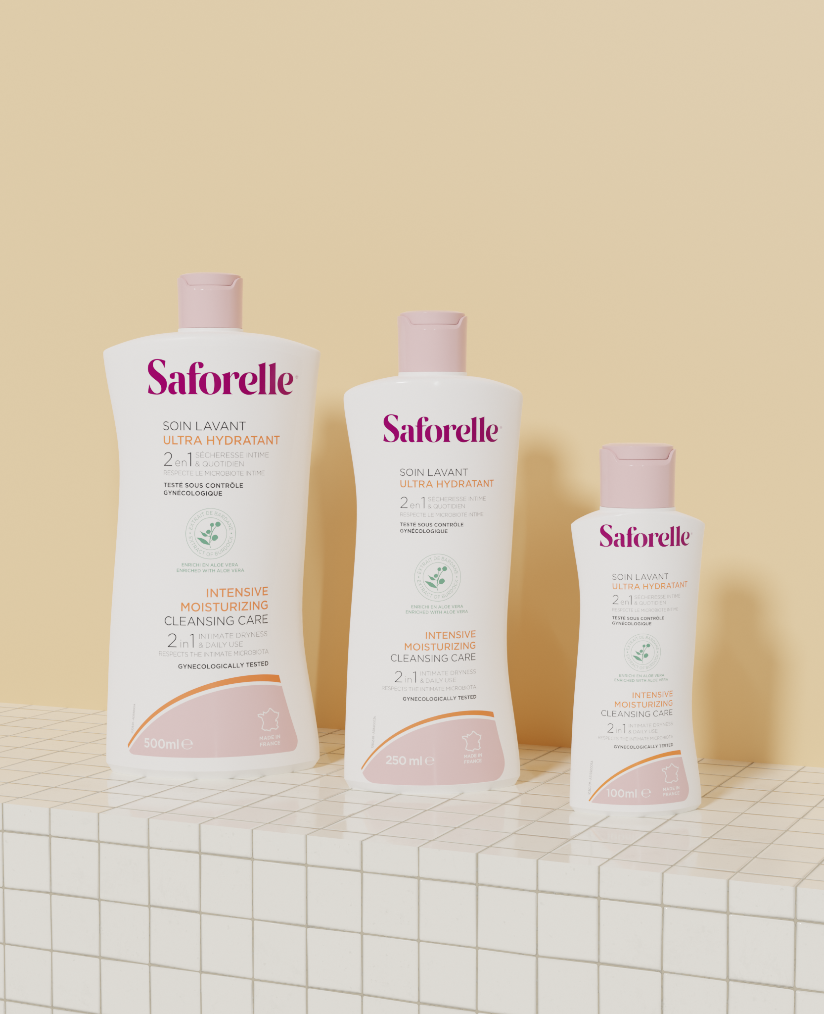 Trois flacons Saforelle très hydratants différentes tailles salle de bain