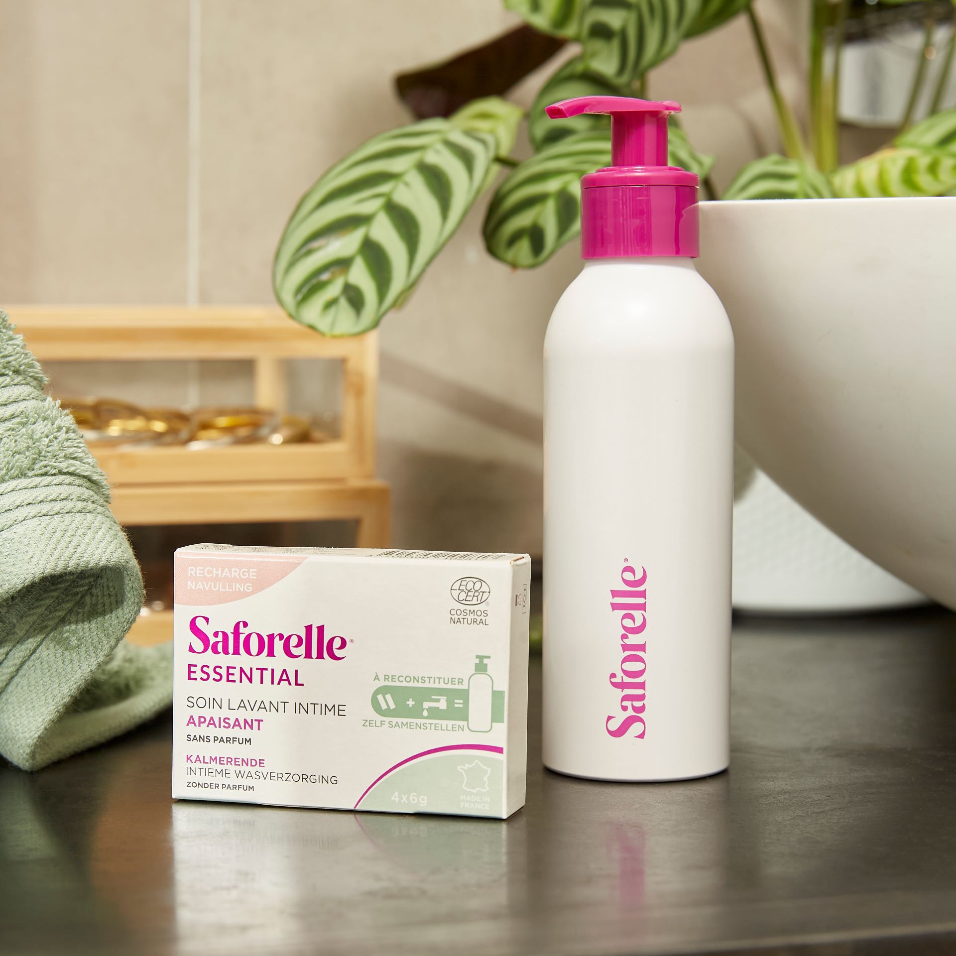 Saforelle lance Essential : le premier soin lavant intime &eacute;co-con&ccedil;u